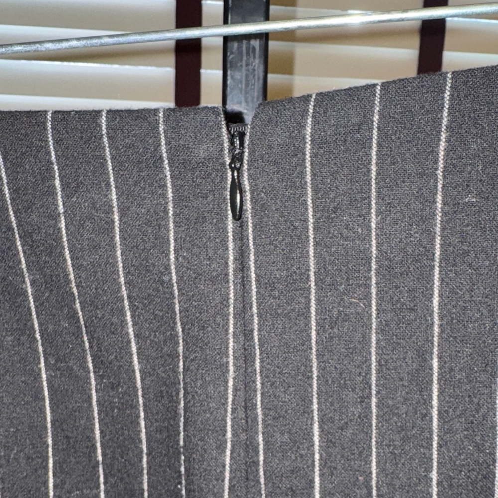 Madewell Black Pinstripe Wool Blend Mini Skirt - Size 8 - Picture 8 of 9
